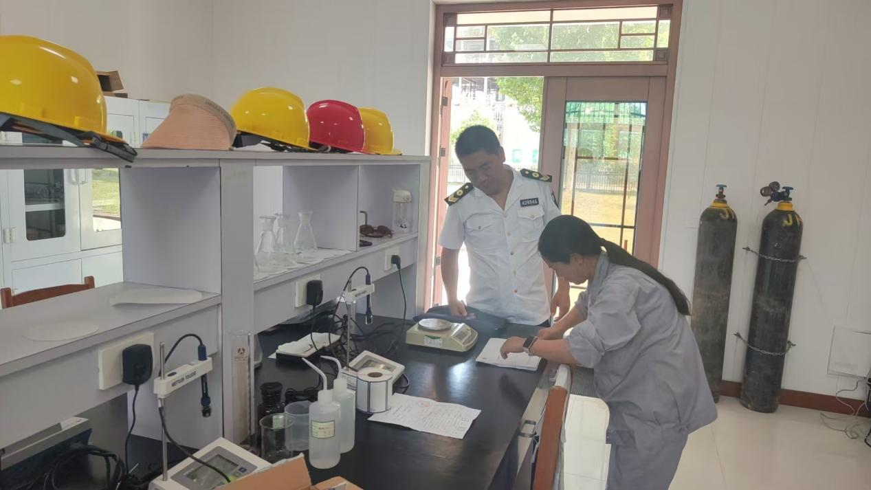 專家駐場(chǎng)幫扶助力潛江涉水產(chǎn)品企業(yè)，開啟“智慧衛(wèi)監(jiān)”與法律咨詢新篇章